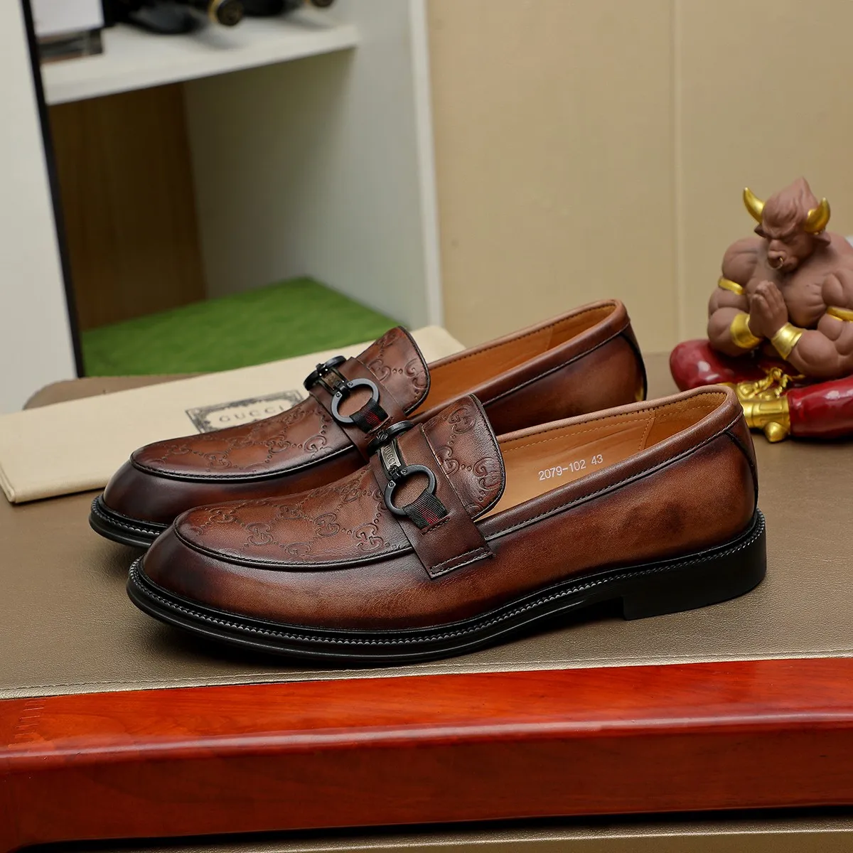 Men's shoes 💰460 💰💰Gucci official website men's business formal leather shoes update💥Hong Kong counters synchronize new styles💥completely one to one replica shipment👍zero difference in counter quality 0⃣️all made of imported first-layer cowhide on the outside with original hardware buckles➕water-dyed🐂leather lining production, color, code matching 39-44 (customized at 38.45.46)……